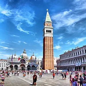  Ferienhaus Raggio Di Sole Dietro Piazza San Marco Italien